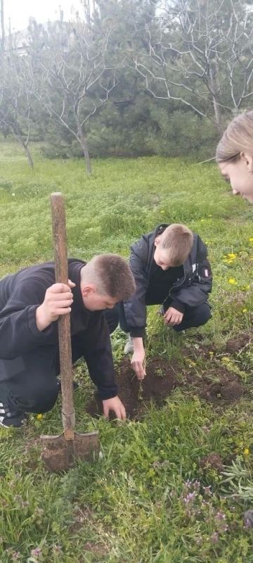 Обучающиеся Вахрушевского учебно-воспитательного комплекса №2 "Берегиня" приняли участие в республиканской акции "Сад памяти" Обучающиеся Вахрушевского учебно-воспитательного комплекса №2 "Берегиня" приняли участие в республиканской акции "Сад памяти"
