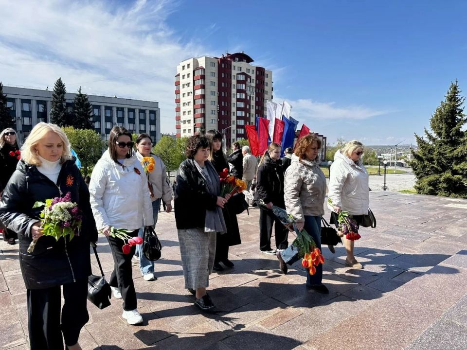 «Вместе – к новым вершинам!»: В Луганске прошёл праздничный митинг, посвящённый Дню Весны и Труда «Вместе – к новым вершинам!»: В Луганске прошёл праздничный митинг, посвящённый Дню Весны и Труда