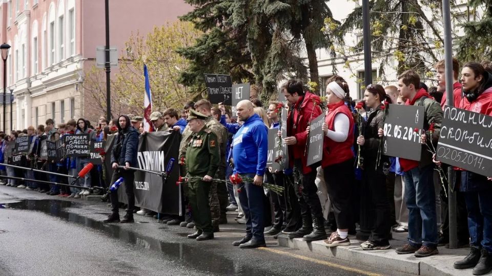 Антон Демидов: 12 лет назад Киевский режим показал свое настоящее лицо — 48 человек были зверски убиты в Доме Профсоюзов Антон Демидов: 12 лет назад Киевский режим показал свое настоящее лицо — 48 человек были зверски убиты в Доме Профсоюзов
