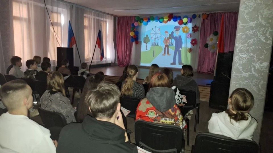 Сотрудники налоговой службы провели урок налоговой грамотности для школьников Сотрудники налоговой службы провели урок налоговой грамотности для школьников