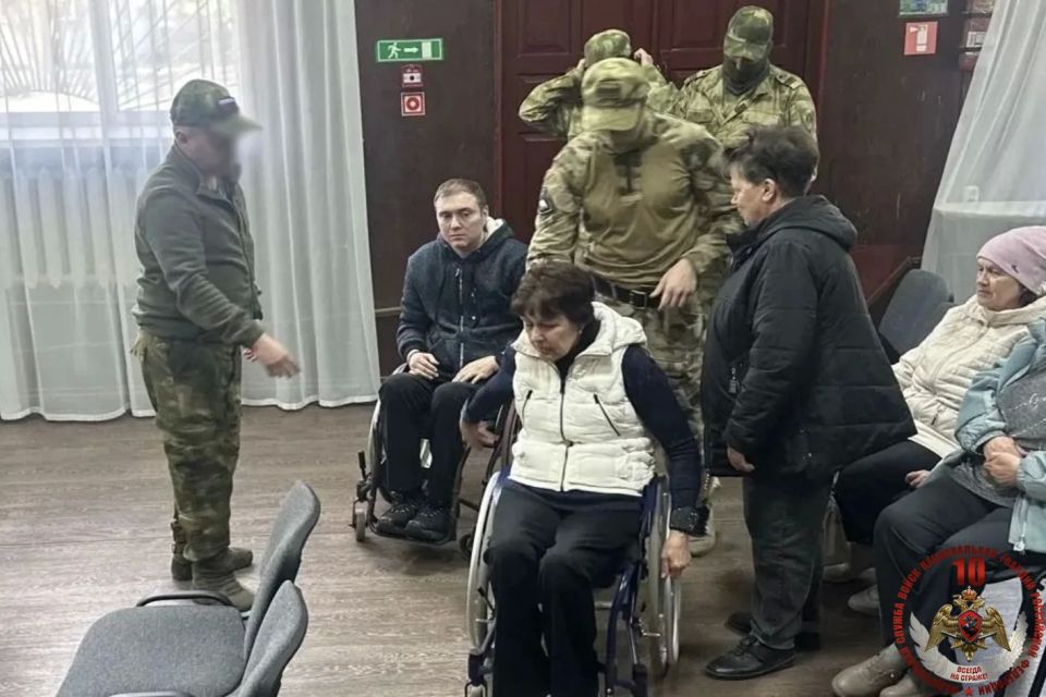 Росгвардейцы в ЛНР оказали поддержку людям с ограниченными возможностями здоровья Росгвардейцы в ЛНР оказали поддержку людям с ограниченными возможностями здоровья