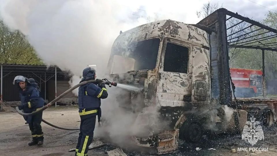 В Рубежном ликвидировали крупный пожар после атаки БПЛА В Рубежном ликвидировали крупный пожар после атаки БПЛА