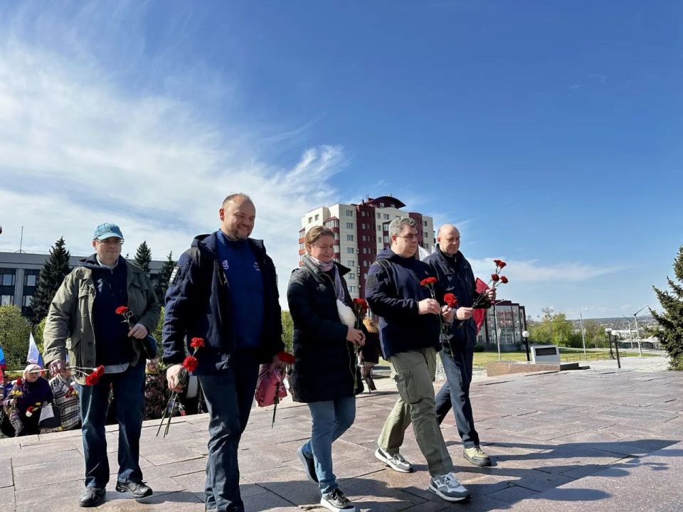 «Вместе – к новым вершинам!»: В Луганске прошёл праздничный митинг, посвящённый Дню Весны и Труда «Вместе – к новым вершинам!»: В Луганске прошёл праздничный митинг, посвящённый Дню Весны и Труда
