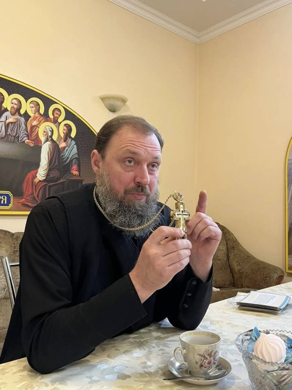 Протоиерей Димитрий Кузнецов, председатель Миссионерского отдела Луганской Епархии и клирик подворья в честь Всех Святых Вознесенского мужского монастыря, провел для активистов Молодежной организации ЛДПР ЛНР интересную... Протоиерей Димитрий Кузнецов, председатель Миссионерского отдела Луганской Епархии и клирик подворья в честь Всех Святых Вознесенского мужского монастыря, провел для активистов Молодежной организации ЛДПР ЛНР интересную...