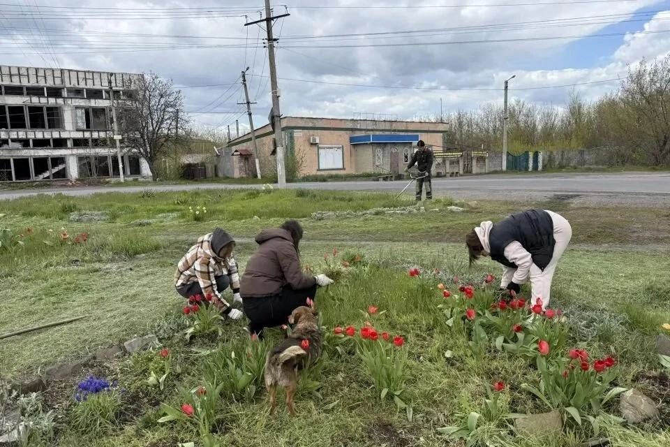 На территории пгт Ленинский прошла череда субботников На территории пгт Ленинский прошла череда субботников