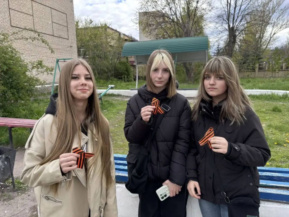 Молодежный совет города Кировска продолжает принимать участие во Всероссийской акции «Георгиевская лента» Молодежный совет города Кировска продолжает принимать участие во Всероссийской акции «Георгиевская лента»