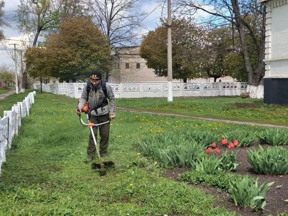 МУП «ЖЭК» города Ровеньки продолжает заботиться о чистоте и порядке в нашем городе! МУП «ЖЭК» города Ровеньки продолжает заботиться о чистоте и порядке в нашем городе!