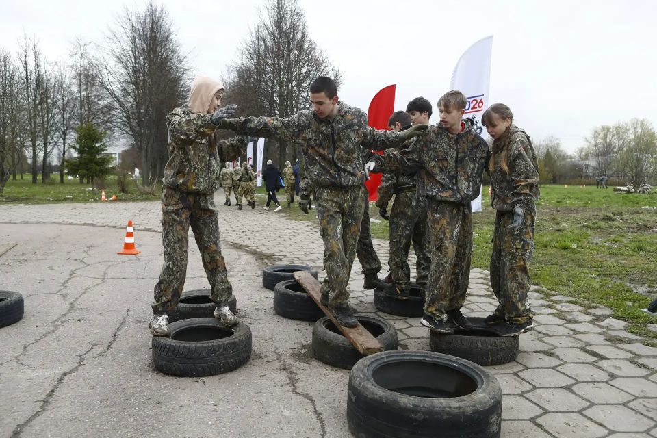 Школьники из ЛНР приняли участие в VIII открытой военно-патриотической игре Школьники из ЛНР приняли участие в VIII открытой военно-патриотической игре