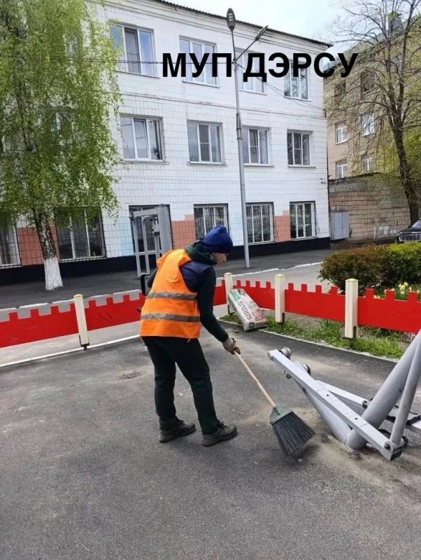За период с 27 по 30 апреля работниками МУП "ДЭРСУ" были выполнены следующие работы: За период с 27 по 30 апреля работниками МУП "ДЭРСУ" были выполнены следующие работы: