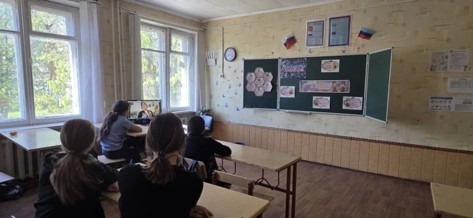 Очередная неделя в Лутугинском округе началась с «Разговоров о важном» о песнях войны Очередная неделя в Лутугинском округе началась с «Разговоров о важном» о песнях войны
