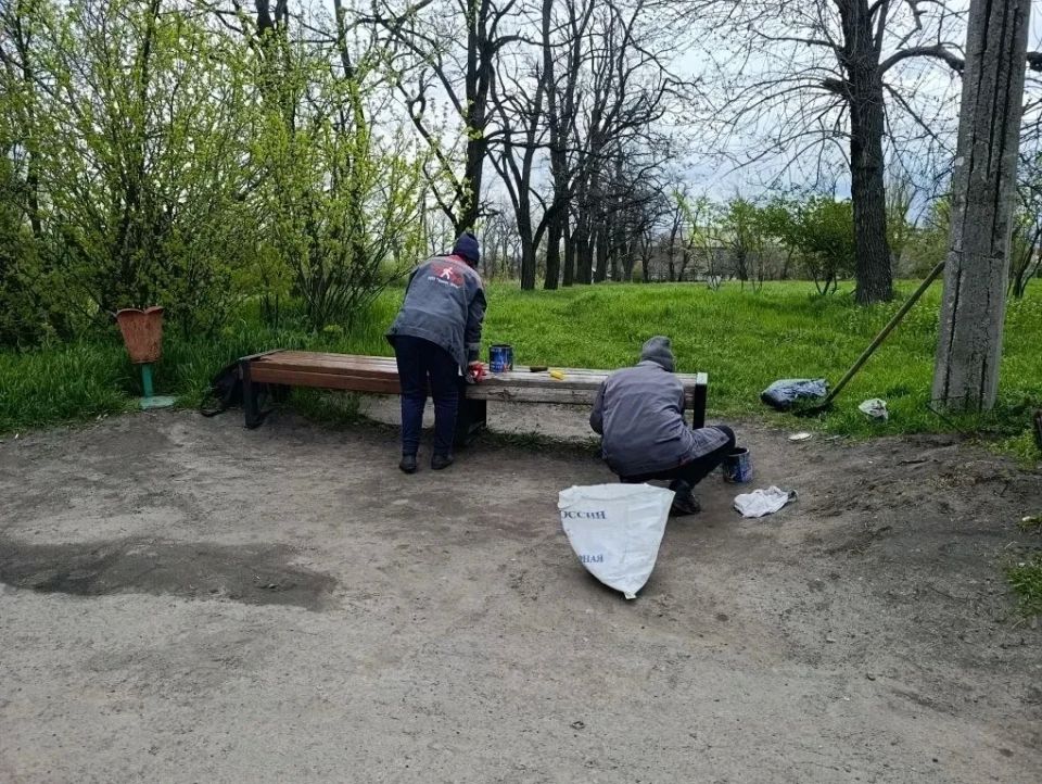 В пгт Ясеновский продолжаются работы по благоустройству территории, направленные на создание комфортных условий для проживания граждан В пгт Ясеновский продолжаются работы по благоустройству территории, направленные на создание комфортных условий для проживания граждан