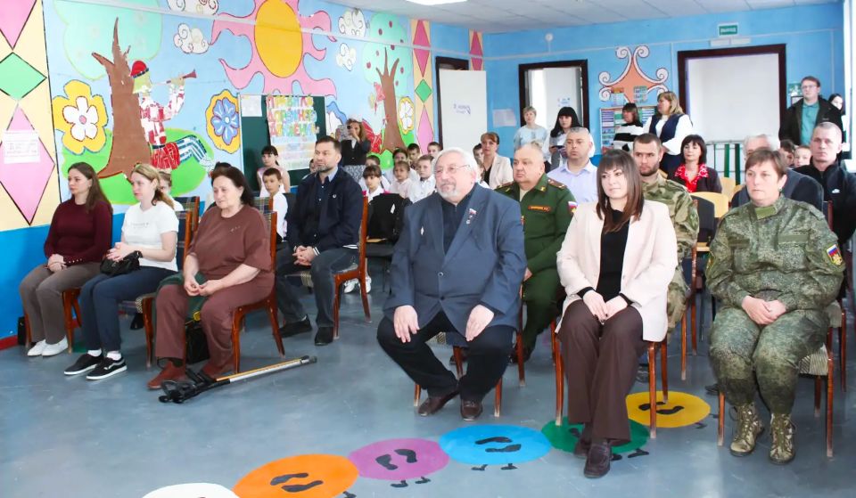 В Беловодске и Краснодоне открыли четыре Парты Героя в честь защитников Родины В Беловодске и Краснодоне открыли четыре Парты Героя в честь защитников Родины