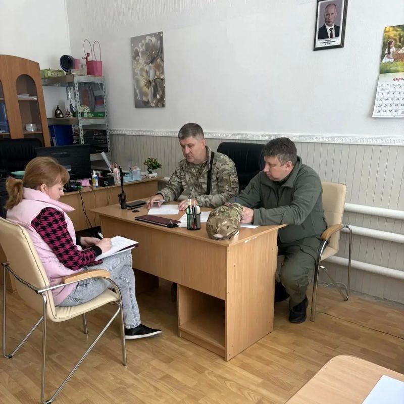 Сегодня Глава Старобельского муниципального округа Владимир Чернев совместно со своими заместителями провёл рабочее совещание с руководителями всех структурных подразделений Администрации Сегодня Глава Старобельского муниципального округа Владимир Чернев совместно со своими заместителями провёл рабочее совещание с руководителями всех структурных подразделений Администрации
