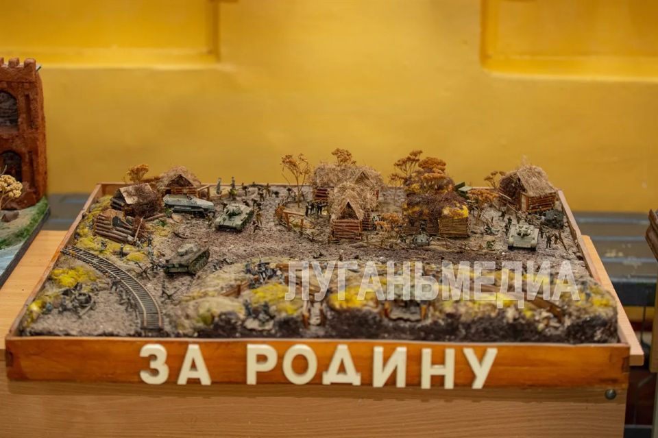 В Луганске прошли мероприятия, посвященные годовщине создания седьмого блокпоста народного ополчения, который находился на мосту через реку Лугань между Малой и Большой Вергункой В Луганске прошли мероприятия, посвященные годовщине создания седьмого блокпоста народного ополчения, который находился на мосту через реку Лугань между Малой и Большой Вергункой