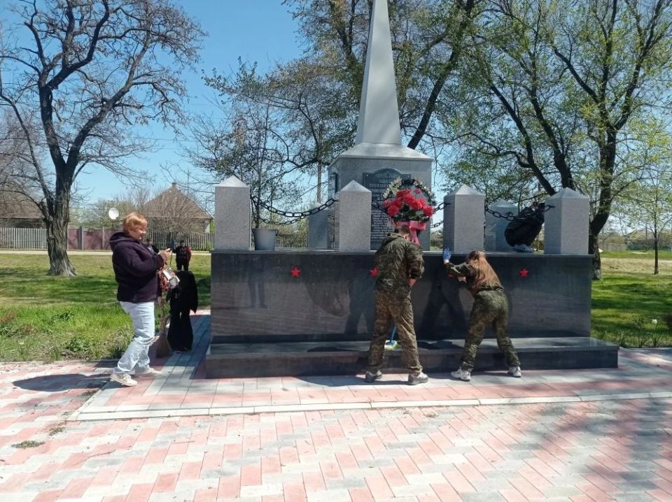 В преддверии великого праздника Дня Победы на территории первичного отделения партии «Единая Россия» №7 села Городище прошёл важный субботник В преддверии великого праздника Дня Победы на территории первичного отделения партии «Единая Россия» №7 села Городище прошёл важный субботник