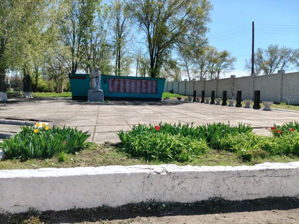 "Память в камне и сердце: Чугинка готовится к 81-й годовщине Победы" "Память в камне и сердце: Чугинка готовится к 81-й годовщине Победы"