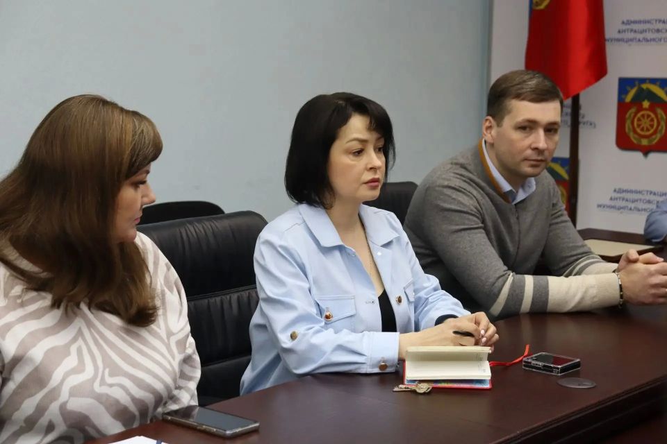 Уполномоченный по правам ребёнка в ЛНР Инна Швенк с рабочим визитом посетила Антрацит Уполномоченный по правам ребёнка в ЛНР Инна Швенк с рабочим визитом посетила Антрацит