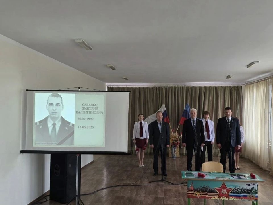 В Беловодске и Краснодоне открыли четыре Парты Героя в честь защитников Родины В Беловодске и Краснодоне открыли четыре Парты Героя в честь защитников Родины