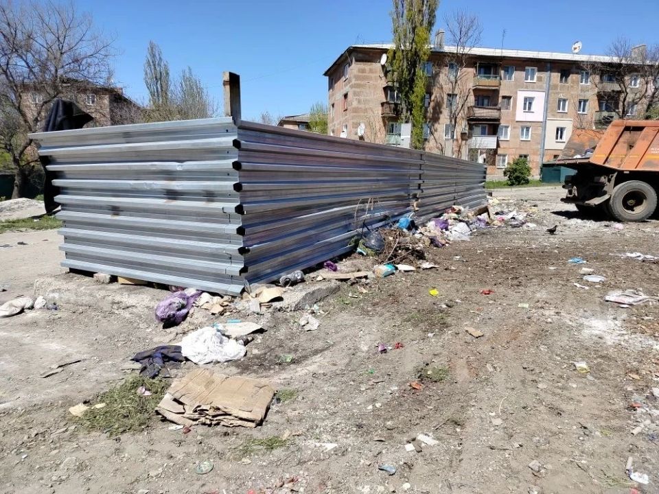Коммунальные службы города работают: приводим Стаханов в порядок Коммунальные службы города работают: приводим Стаханов в порядок