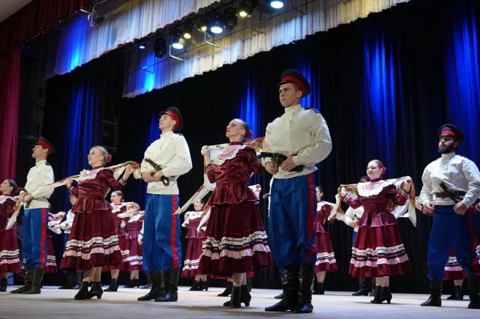 В Луганске в филармонии прошла премьера программы «Луганский перепляс» В Луганске в филармонии прошла премьера программы «Луганский перепляс»