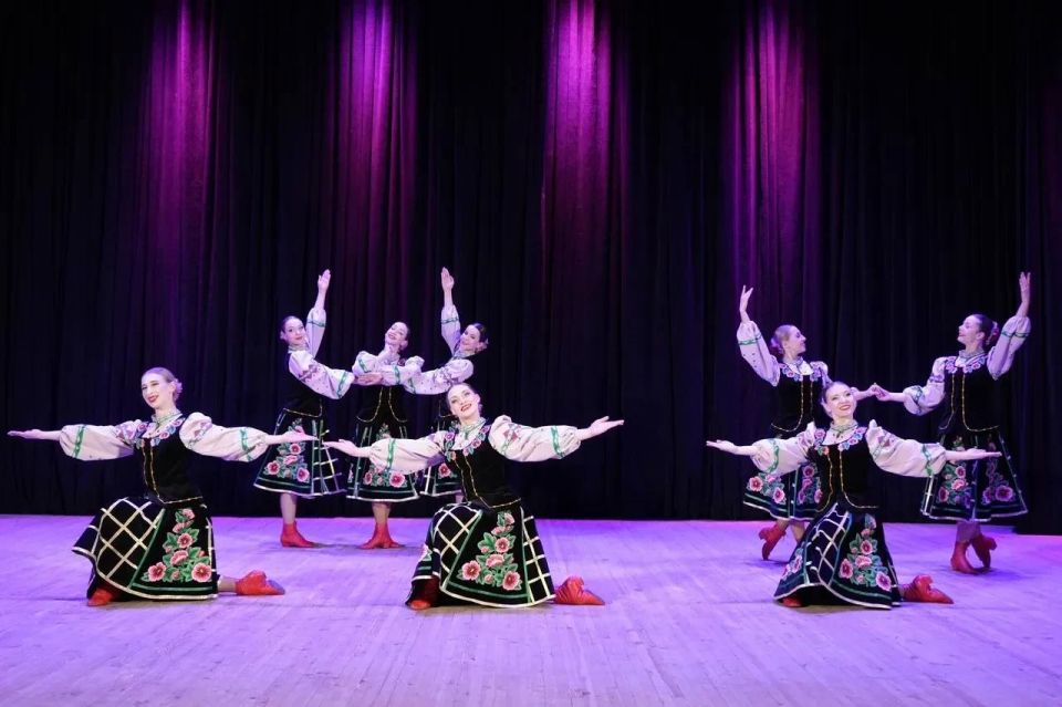 В Луганске в филармонии прошла премьера программы «Луганский перепляс» В Луганске в филармонии прошла премьера программы «Луганский перепляс»