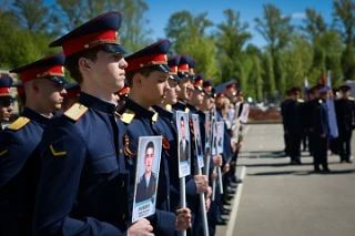 В Луганске сотрудники Следственного комитета России провели торжественные мероприятия, приуроченные ко Дню Победы В Луганске сотрудники Следственного комитета России провели торжественные мероприятия, приуроченные ко Дню Победы