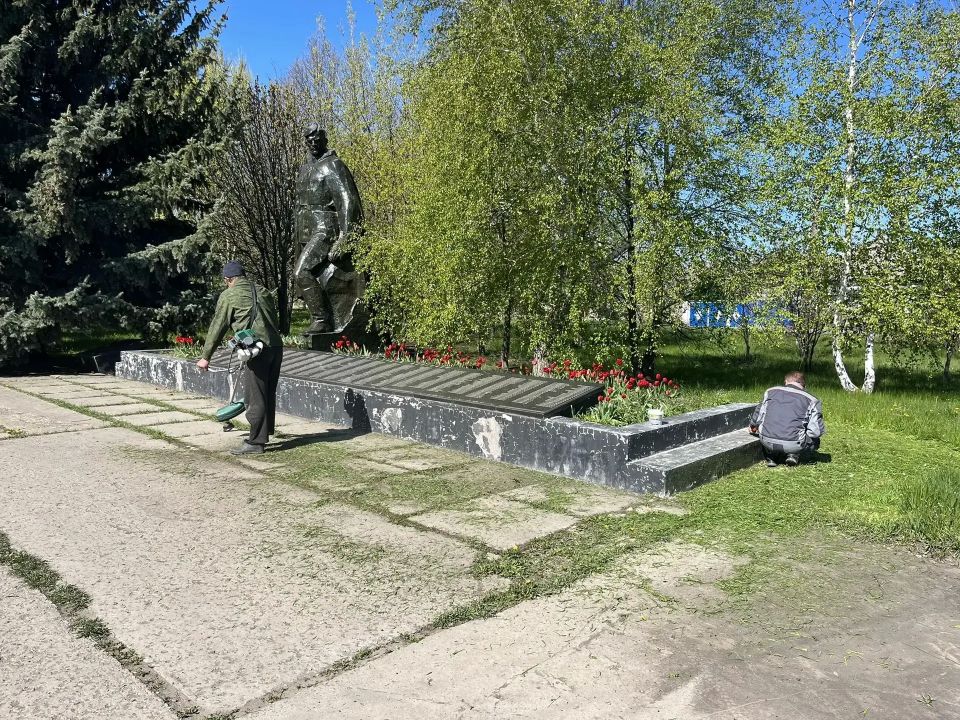 В рамках акции «Чистая Республика» на территории Великочерниговского отдела жизнеобеспечения проведён ряд мероприятий по наведению чистоты и порядка на общественных территориях, включая территории памятников в сёлах Великая... В рамках акции «Чистая Республика» на территории Великочерниговского отдела жизнеобеспечения проведён ряд мероприятий по наведению чистоты и порядка на общественных территориях, включая территории памятников в сёлах Великая...