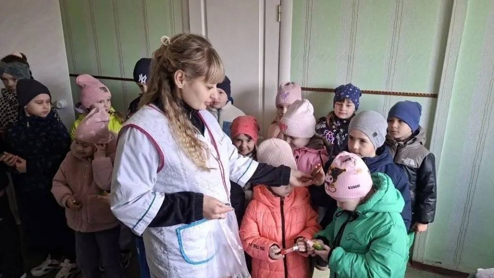 27.04.2026 в аптеку № 98 Филиала ЦГА № 52 ГУП ЛНР «ЛУГМЕДФАРМ» пришли орлята-дошколята дошкольного отделения ГБОУ ЛНР «ВУВК № 2 «Берегиня» 27.04.2026 в аптеку № 98 Филиала ЦГА № 52 ГУП ЛНР «ЛУГМЕДФАРМ» пришли орлята-дошколята дошкольного отделения ГБОУ ЛНР «ВУВК № 2 «Берегиня»