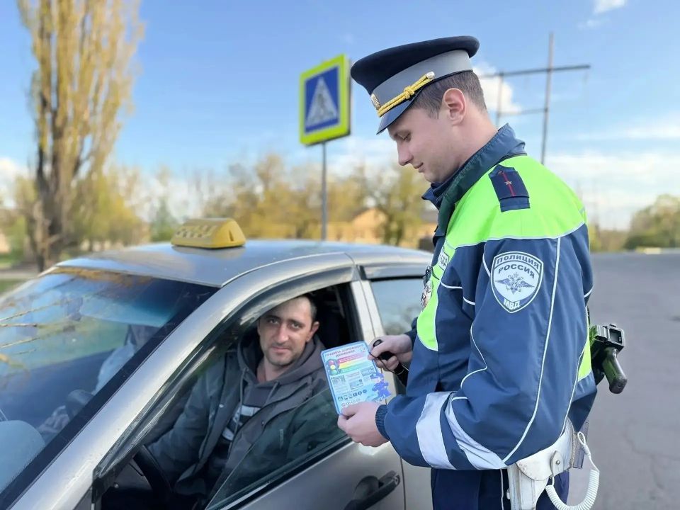 В рамках партийного проекта "Безопасные дороги" в преддверии майских праздников, когда дети и подростки проводят больше времени на улице, в поселке Криворожье прошёл совместный «Родительский патруль» с сотрудниками ГИБДД В рамках партийного проекта "Безопасные дороги" в преддверии майских праздников, когда дети и подростки проводят больше времени на улице, в поселке Криворожье прошёл совместный «Родительский патруль» с сотрудниками ГИБДД