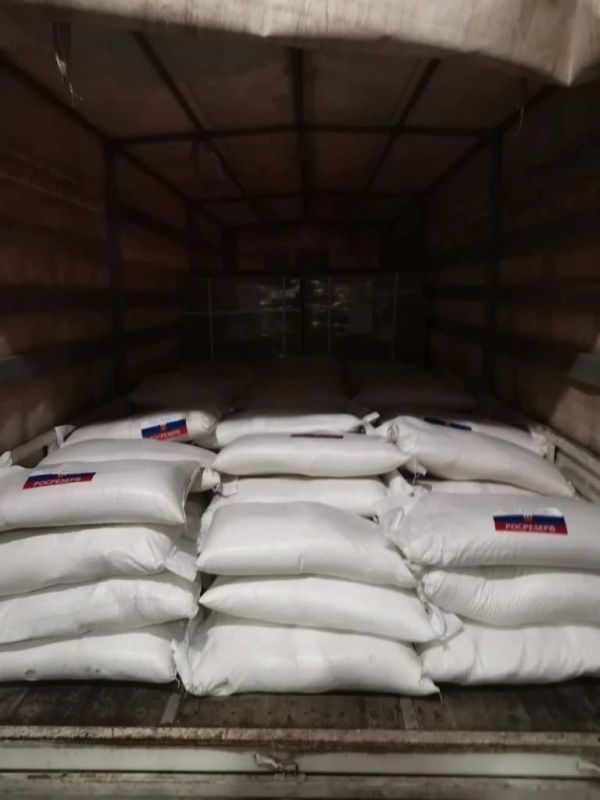 Росрезерв направил помощь новым регионам Росрезерв направил помощь новым регионам