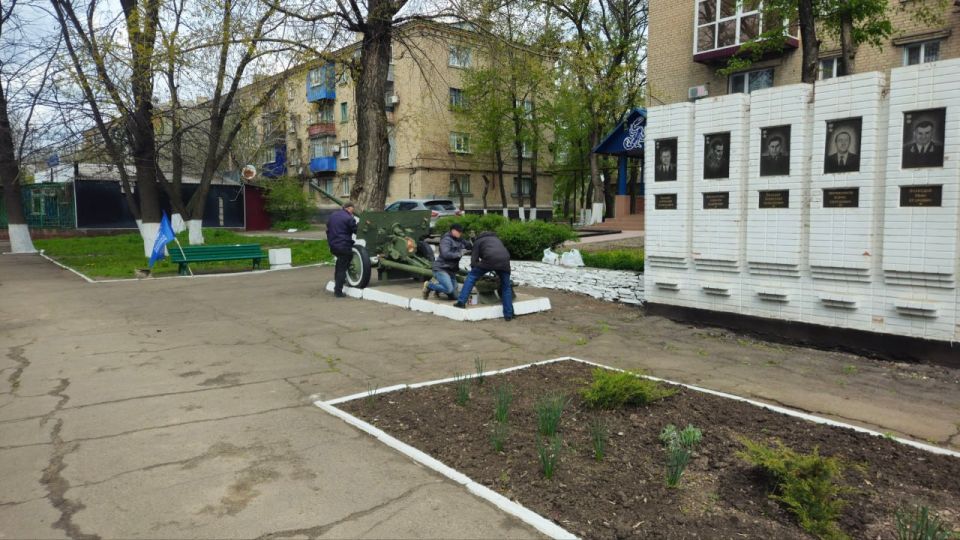 В преддверии двух великих праздников – 1 Мая и Дня Победы – привели в порядок Аллею Славы на улице Карла Маркса В преддверии двух великих праздников – 1 Мая и Дня Победы – привели в порядок Аллею Славы на улице Карла Маркса