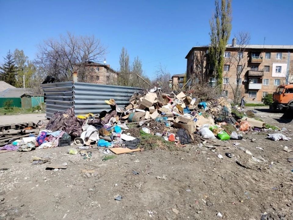 Коммунальные службы города работают: приводим Стаханов в порядок Коммунальные службы города работают: приводим Стаханов в порядок
