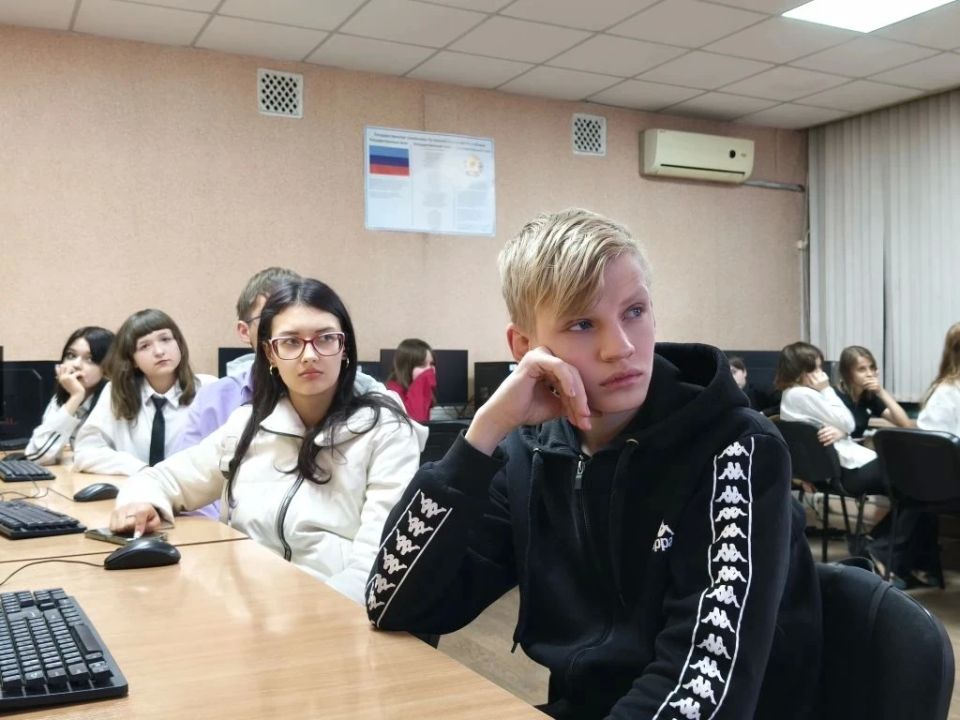 В школах Лутугинского муниципального округа провели показ социальный ролик «Расходник» В школах Лутугинского муниципального округа провели показ социальный ролик «Расходник»