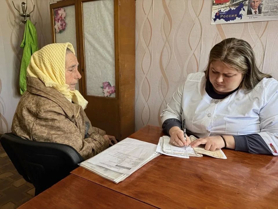 Специалисты Кировской больницы осмотрели жителей с.Березовское Специалисты Кировской больницы осмотрели жителей с.Березовское