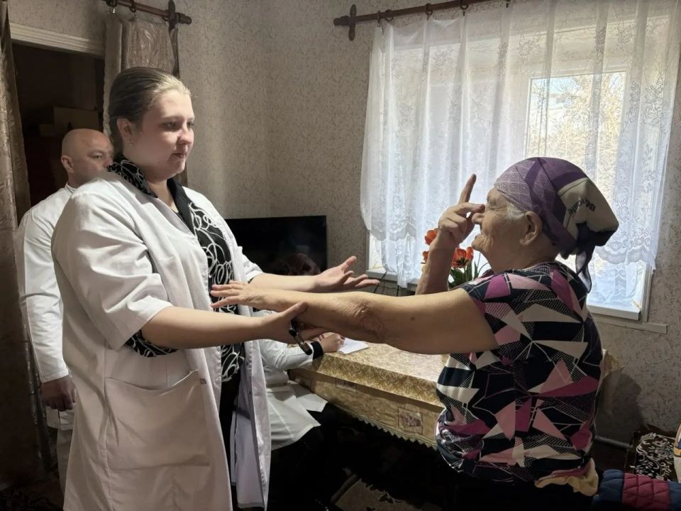 Забота о ветеранах в приоритете: бригада специалистов Славяносербской ЦРБ снова в пути Забота о ветеранах в приоритете: бригада специалистов Славяносербской ЦРБ снова в пути