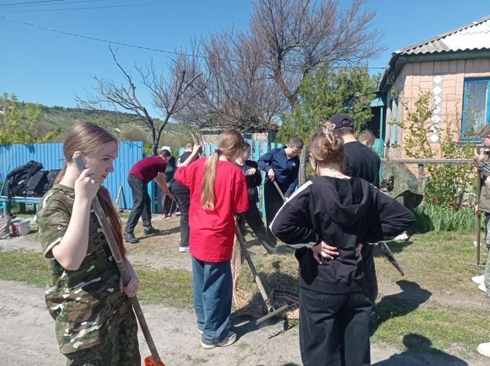 В преддверии великого праздника Дня Победы на территории первичного отделения партии «Единая Россия» №7 села Городище прошёл важный субботник В преддверии великого праздника Дня Победы на территории первичного отделения партии «Единая Россия» №7 села Городище прошёл важный субботник