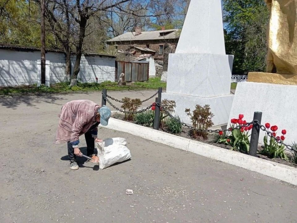 МУП «ЖЭК» города Ровеньки продолжает заботиться о чистоте и порядке в нашем городе! МУП «ЖЭК» города Ровеньки продолжает заботиться о чистоте и порядке в нашем городе!