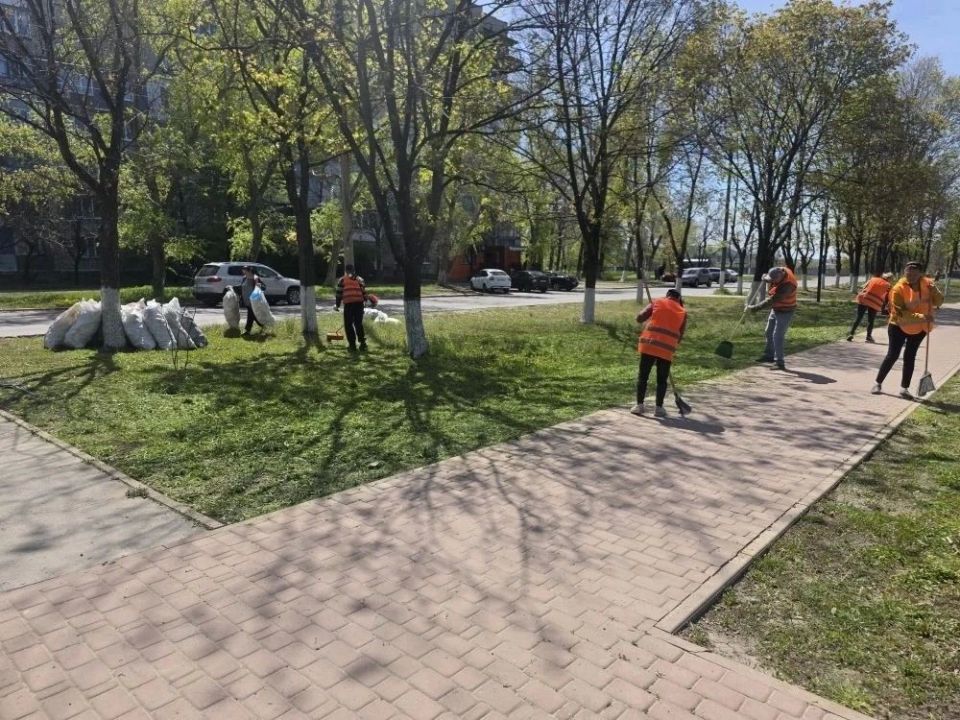МУП «ЖЭК» города Ровеньки продолжает заботиться о чистоте и порядке в нашем городе! МУП «ЖЭК» города Ровеньки продолжает заботиться о чистоте и порядке в нашем городе!