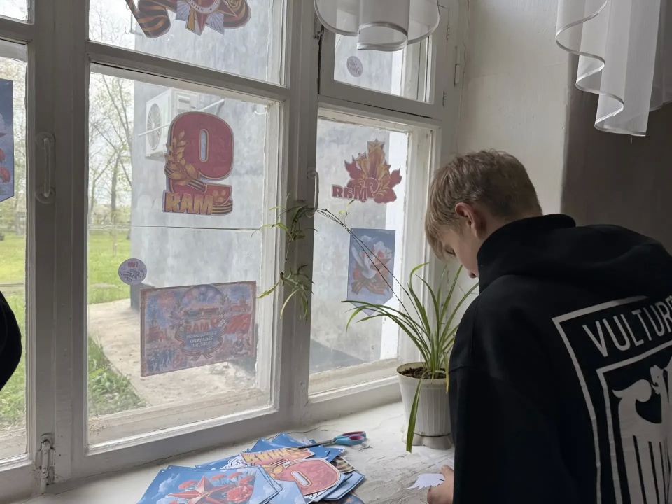 Стаханов присоединяется к Всероссийской акции «Окна Победы» Стаханов присоединяется к Всероссийской акции «Окна Победы»