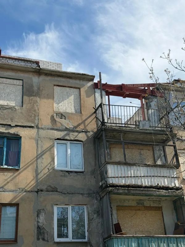 В городе Золотое калужские специалисты продолжают ремонт домов В городе Золотое калужские специалисты продолжают ремонт домов