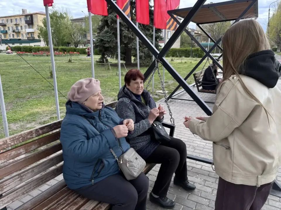 Молодежный совет города Кировска продолжает принимать участие во Всероссийской акции «Георгиевская лента» Молодежный совет города Кировска продолжает принимать участие во Всероссийской акции «Георгиевская лента»