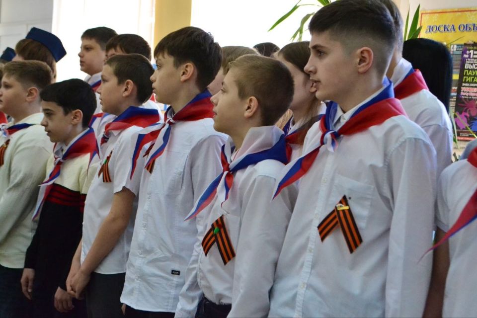 Сегодня в школе №6 города Луганска состоялась традиционная встреча, посвящённое основанию 7-го блокпоста и его героям Сегодня в школе №6 города Луганска состоялась традиционная встреча, посвящённое основанию 7-го блокпоста и его героям