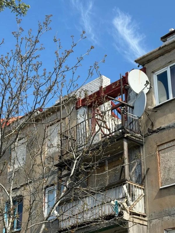 В городе Золотое калужские специалисты продолжают ремонт домов В городе Золотое калужские специалисты продолжают ремонт домов