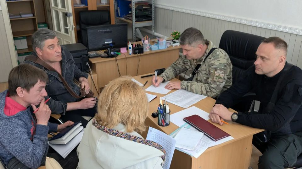 Сегодня Глава Старобельского муниципального округа Владимир Чернев совместно со своими заместителями провёл рабочее совещание с руководителями всех структурных подразделений Администрации Сегодня Глава Старобельского муниципального округа Владимир Чернев совместно со своими заместителями провёл рабочее совещание с руководителями всех структурных подразделений Администрации