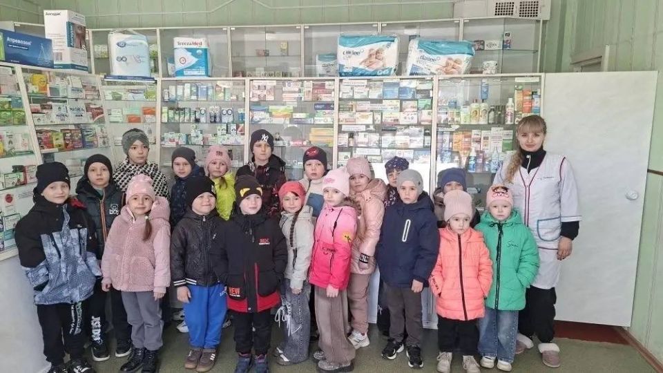 27.04.2026 в аптеку № 98 Филиала ЦГА № 52 ГУП ЛНР «ЛУГМЕДФАРМ» пришли орлята-дошколята дошкольного отделения ГБОУ ЛНР «ВУВК № 2 «Берегиня» 27.04.2026 в аптеку № 98 Филиала ЦГА № 52 ГУП ЛНР «ЛУГМЕДФАРМ» пришли орлята-дошколята дошкольного отделения ГБОУ ЛНР «ВУВК № 2 «Берегиня»