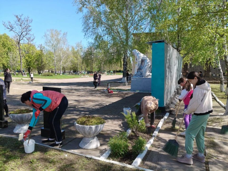"Память в камне и сердце: Чугинка готовится к 81-й годовщине Победы" "Память в камне и сердце: Чугинка готовится к 81-й годовщине Победы"