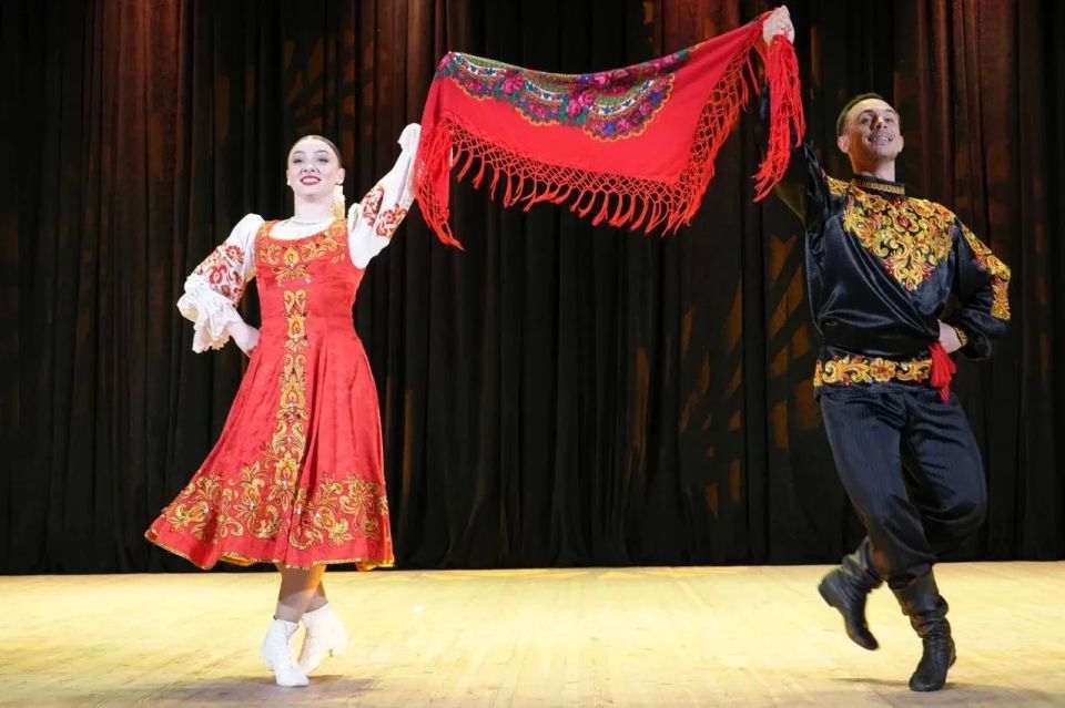 В Луганске в филармонии прошла премьера программы «Луганский перепляс» В Луганске в филармонии прошла премьера программы «Луганский перепляс»