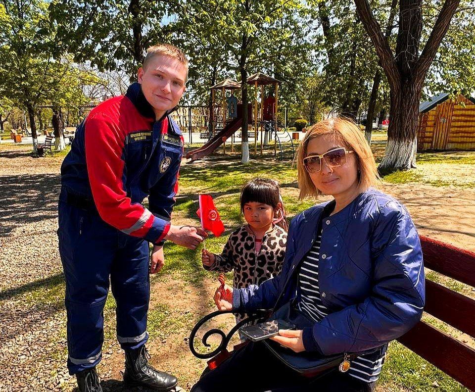 Накануне великого праздника — Дня Победы — добровольцы ССО «Молодогвардеец» ЛугРО ВСКС, студенты Краснодонского факультета инженерии и менеджмента (филиал) ЛГУ им. В. Даля, присоединились к акции «Георгиевская лента» Накануне великого праздника — Дня Победы — добровольцы ССО «Молодогвардеец» ЛугРО ВСКС, студенты Краснодонского факультета инженерии и менеджмента (филиал) ЛГУ им. В. Даля, присоединились к акции «Георгиевская лента»