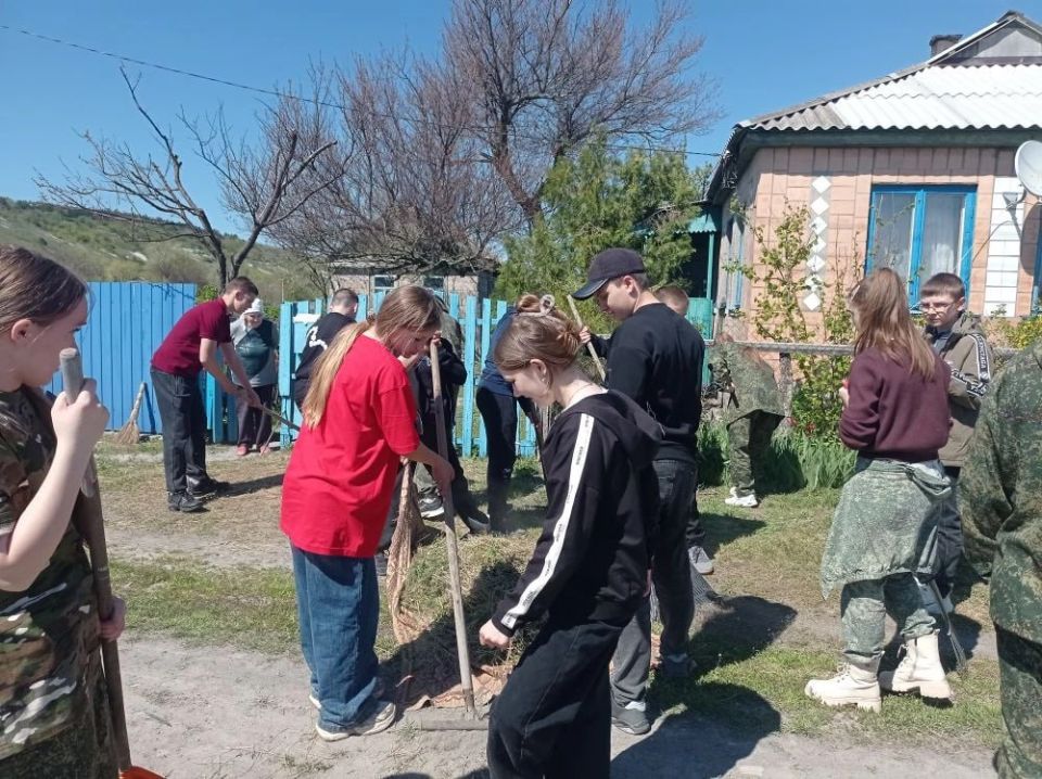 В преддверии великого праздника Дня Победы на территории первичного отделения партии «Единая Россия» №7 села Городище прошёл важный субботник В преддверии великого праздника Дня Победы на территории первичного отделения партии «Единая Россия» №7 села Городище прошёл важный субботник