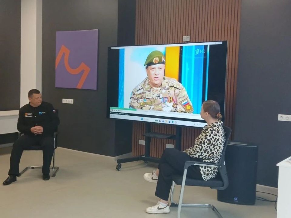 Настоящие ценности: «Диалог с Героями» в Доме молодёжи Настоящие ценности: «Диалог с Героями» в Доме молодёжи